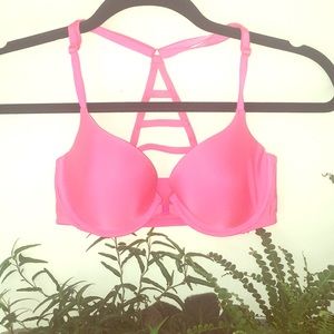 Victoria’s Secret limed Demi